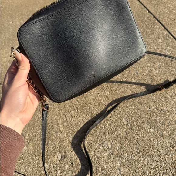 EUC Michael Kors Jet Set Black Crossbody Bag with Gold Chain - Picture 8 of 11